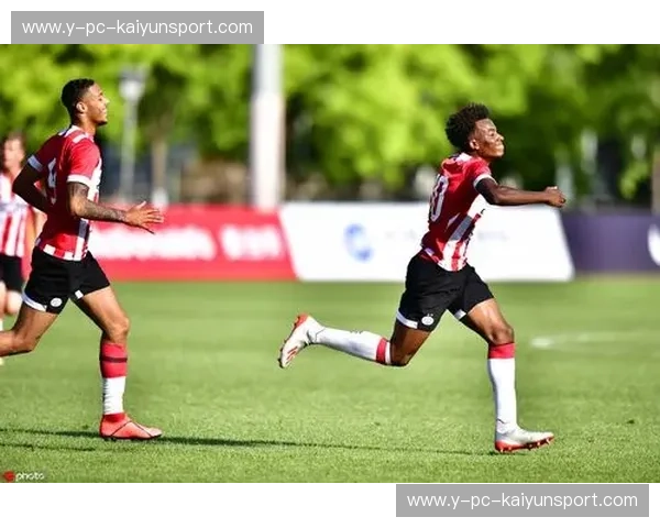 埃青年vs.阿青年：绿茵场上的青春赞歌与未来图景